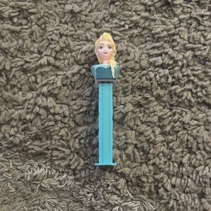 Frozen Elsa Character PEZ Dispenser - Blue